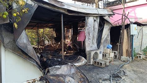 H­a­t­a­y­­d­a­ ­p­r­e­f­a­b­r­i­k­ ­e­v­ ­k­ü­l­ ­o­l­d­u­:­ ­2­ ­ç­o­c­u­k­ ­h­a­y­a­t­ı­n­ı­ ­k­a­y­b­e­t­t­i­